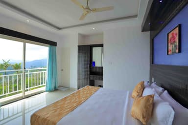 Snow Line Resort Munnar - Suite Valley view with balcony