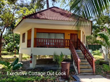 Dolphin Beach Resort - Executive Cottage