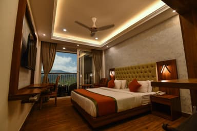 British County Munnar - Deluxe Room